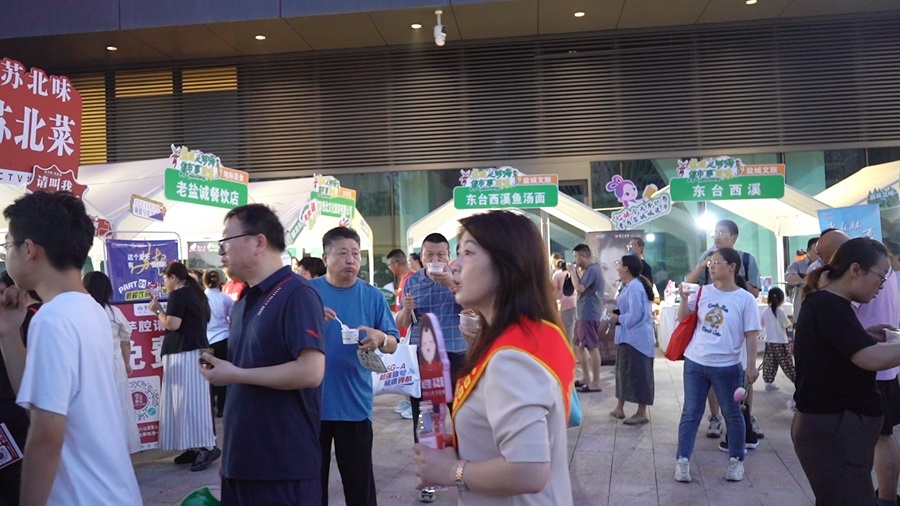 着去餐馆边, 赛事票等 着去餐馆边, 赛事票等