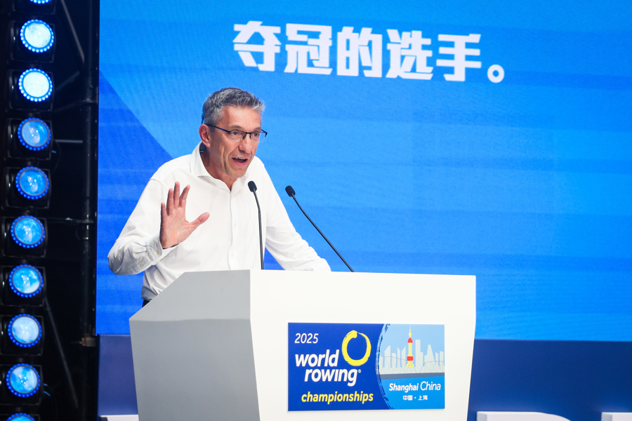 AA, 天然幕布, 并在官方通