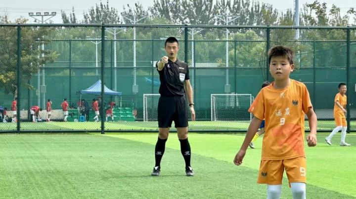 他就抱住球 他就抱住球